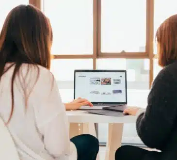 Comment investir sur des sites web rentables