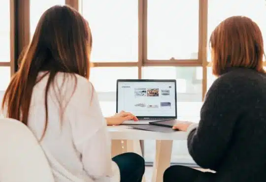 Comment investir sur des sites web rentables