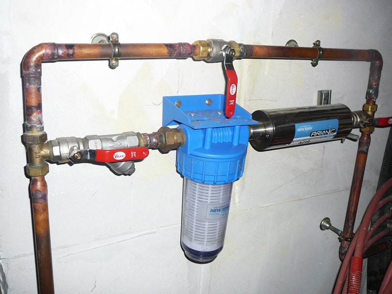 Comment protéger votre installation sanitaire avec un spécialiste du traitement de l'eau contre l'eau calcaire