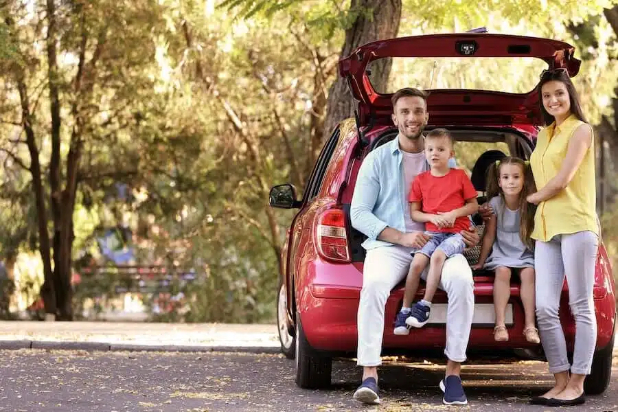 Les avantages des voitures familiales pour les vacances