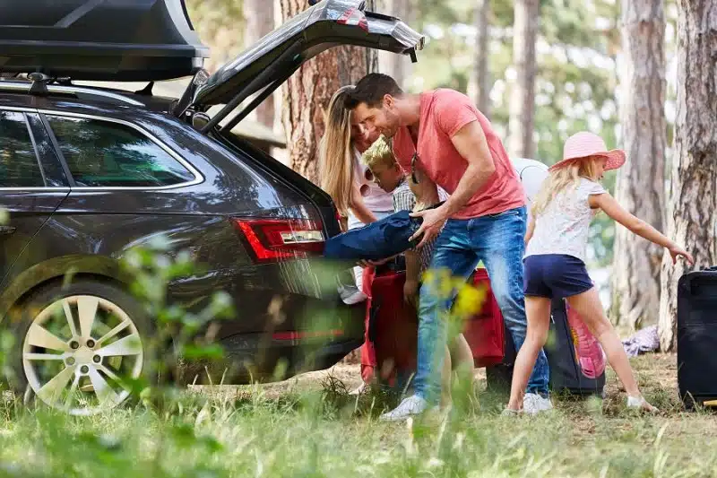 Les avantages des voitures familiales pour les vacances