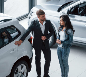 Acaht d'une voiture d'occasion : pourquoi préférer un concessionnaire à un particulier ?